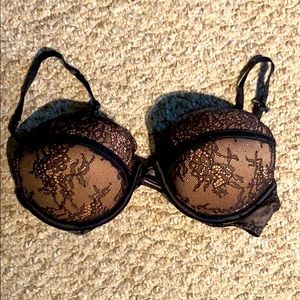 EUC Victoria’s Secrete Black and Tan Lace Bra